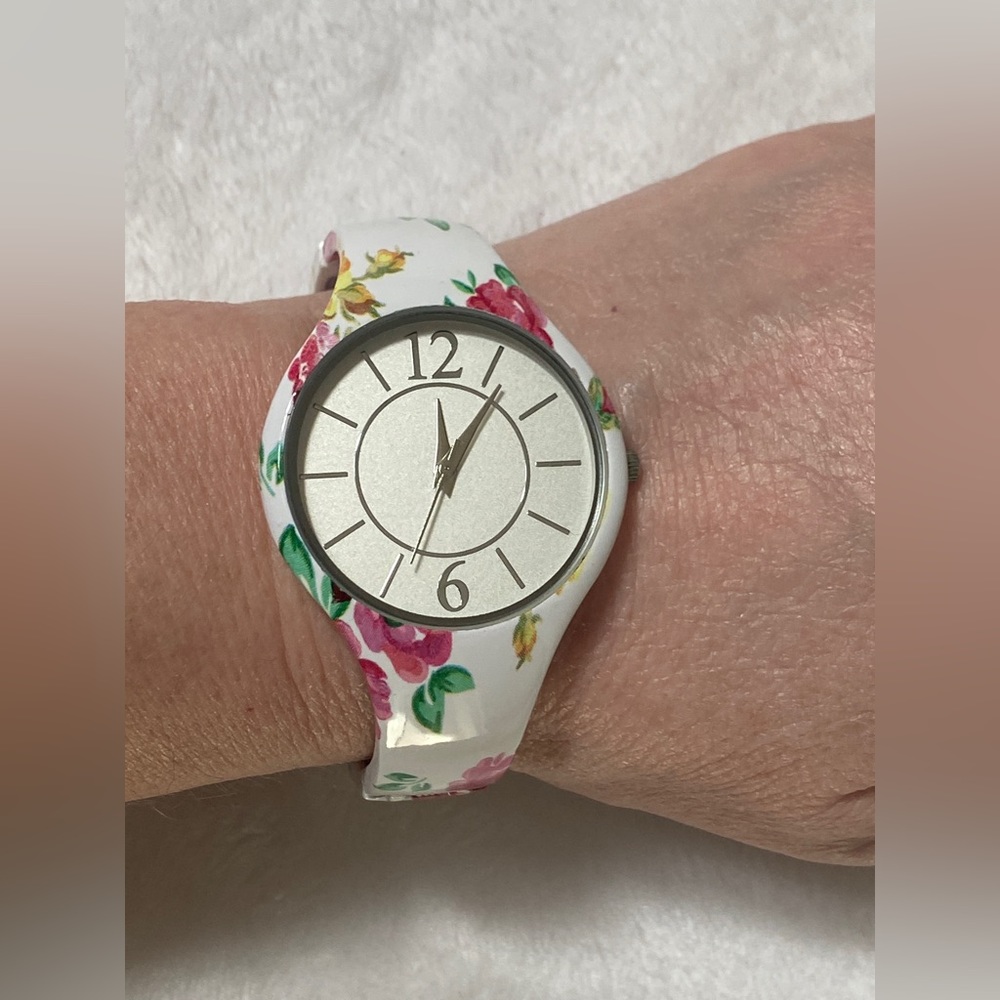 White Floral Design Ladies Bangle Style Wristwatch - Picture 10 of 12